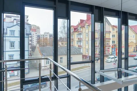 A spacious empty room with columns and no furniture. The concept of a comfo.. Stock Photos