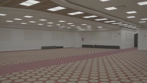A spacious event hall with patterned carpet and modern lighting Stockbeeldmateriaal 316301363