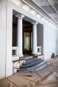 The spacious interior of the old mansion during the restoration work. Fotos de archivo