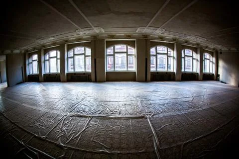 The spacious interior of the old mansion during the restoration work. Fotos de archivo