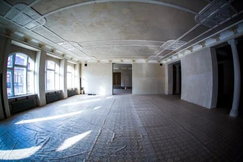The spacious interior of the old mansion during the restoration work. Fotos de archivo