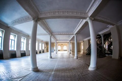 The spacious interior of the old mansion during the restoration work. Stockfoto's