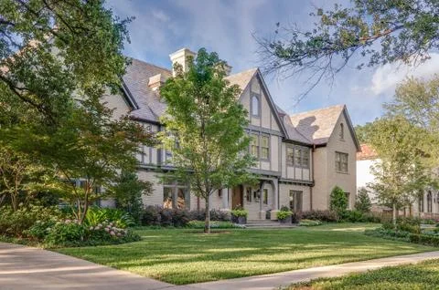 Spacious Mansion on Sidewalk Foto stock