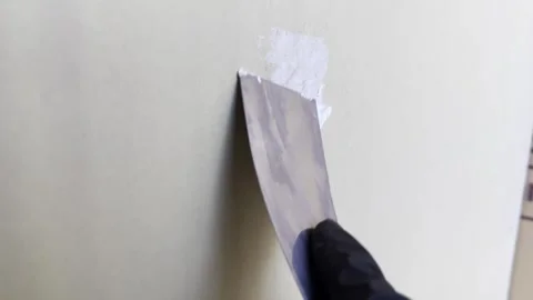Spackling a small hole in wall Vídeos de archivo 332690826