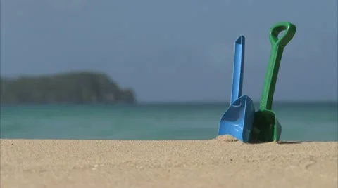 SPADES ON BEACH Stock-Footage 9870506
