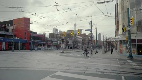 Spadina and Dundas downtown intersection in Toronto, Canada completely 스톡 동영상 131124305