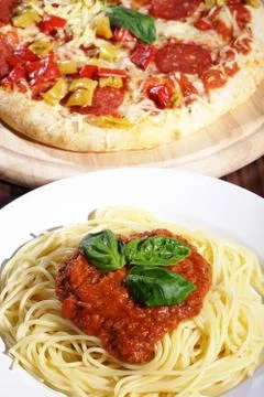 Spaghetti and pizza Stock-Fotos