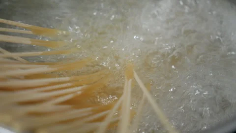 Spaghetti boiling in pot Video stock 322949073