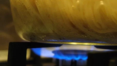 Spaghetti in boiling water. Spaghetti in a transparent pan with boiling water Stock Footage 283815995