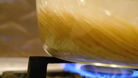 Spaghetti in boiling water. Spaghetti in a transparent pan with boiling water Stock Footage 284941473