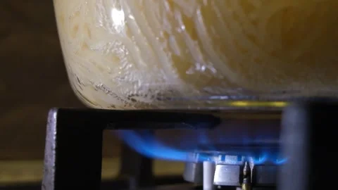 Spaghetti boils in a pan. Spaghetti in a transparent pan close-up. Spaghetti in Stock Footage 283816058