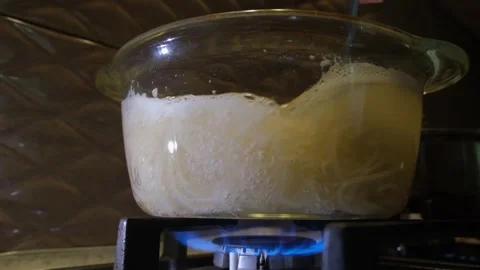 Spaghetti boils in a pan. Spaghetti in a transparent pan close-up. Spaghetti in Stock Footage 283816112