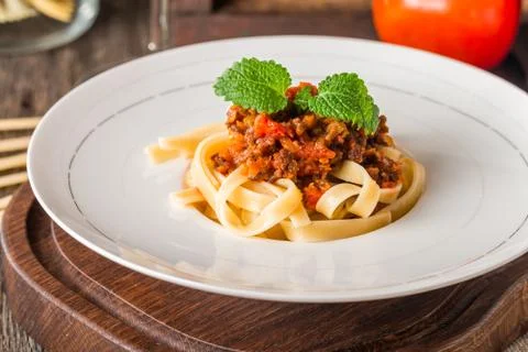 Spaghetti Bolognese on white plate Foto stock