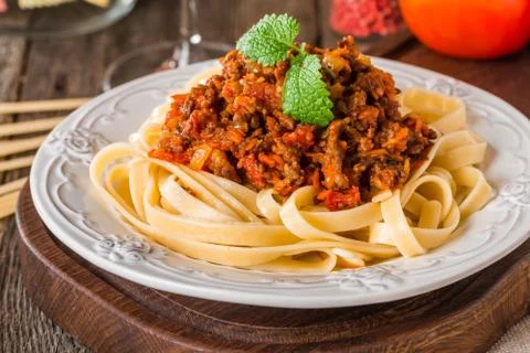 Spaghetti Bolognese on white plate Foto stock