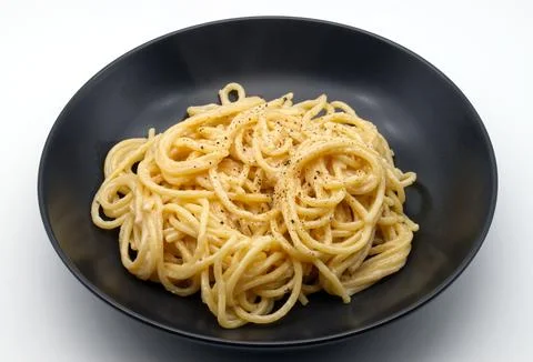 Spaghetti cacio e pepe isolated on white background. Stock Photos