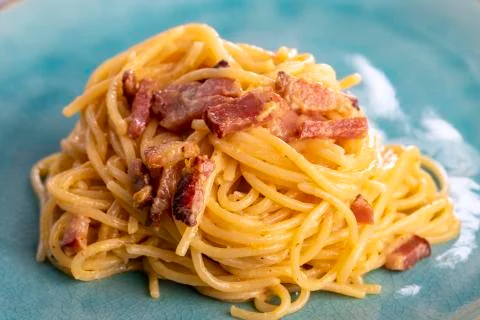 Spaghetti carbonara on a blue plate Stock Photos