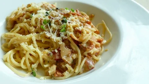 Spaghetti carbonara with crispy bacon Stock Footage 78377749