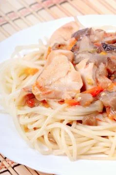 Spaghetti with chicken meat Foto stock