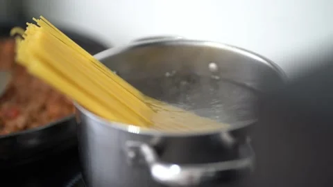 Spaghetti cooking and boiling in water Video stock 201088646