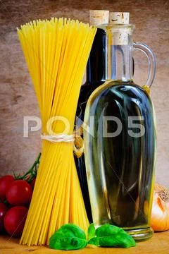 Spaghetti cooking ingredients Stock Photos