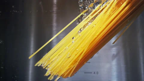 Spaghetti Falling Down in to the pot Slow motion 1000fps 스톡 동영상 130910502