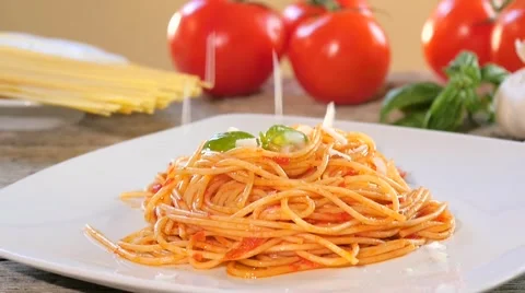 Spaghetti with parmesan cheese and tomato sauce Video stock 44133251