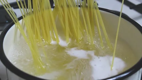 Spaghetti pasta in boiling water Stock Footage 150445393