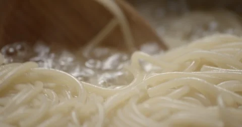 Spaghetti pastas cooking slow motion 4K Vídeos de archivo 103494154