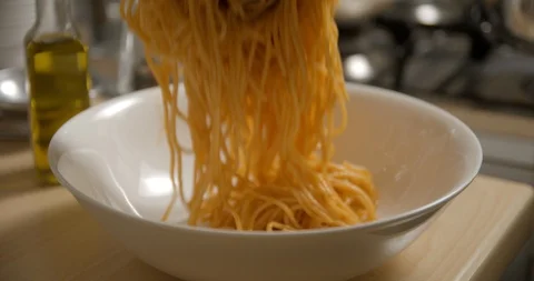 Spaghetti pastas cooking slow motion 4K 库存影片 103494829