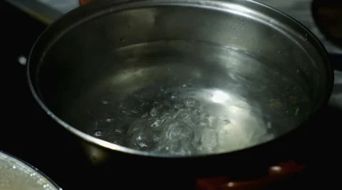 Spaghetti pot boiling Stock Footage 62971777