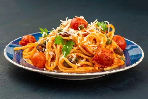 Spaghetti Puttanesca Stock-Fotos