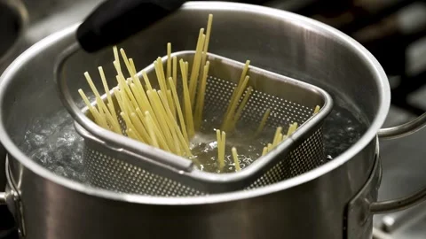 Spaghetti in the restaurant kettle Stock Footage 329321190