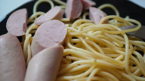 Spaghetti with sausage 스톡 동영상 151769774