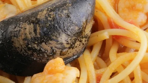 Spaghetti with seafood Stock Footage 95876170