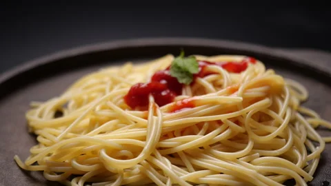 Spaghetti with tomato sauce and basil 스톡 동영상 133175941