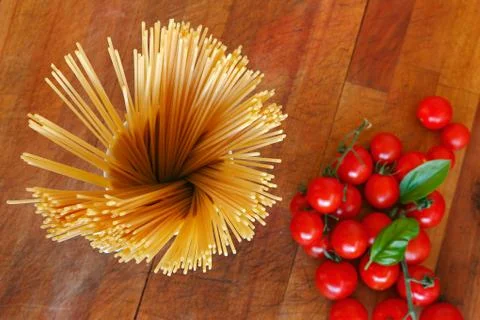 Spaghetti with tomatoes and basil Stock Photos