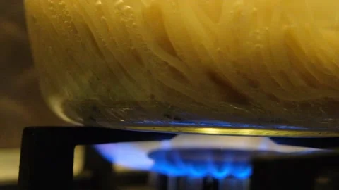 Spaghetti in a transparent pan with boiling water. Spaghetti in boiling water Stock Footage 283630410