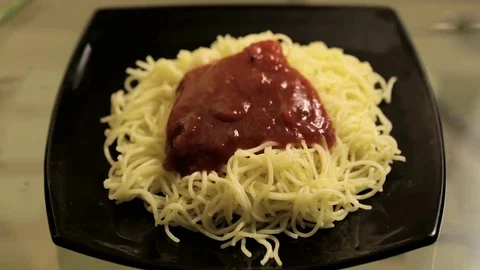 Spaghetti witch sauce tomato and cheese Video stock 77364822