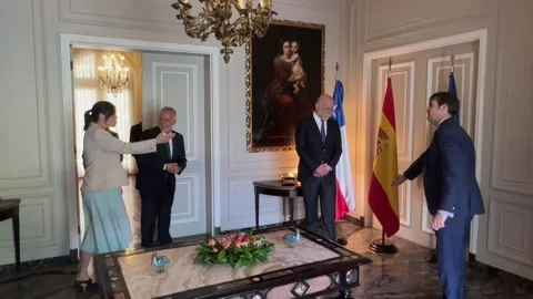 Spain and Chile review models of decentralization and policies on Democratic Mem Stock Footage 318320734