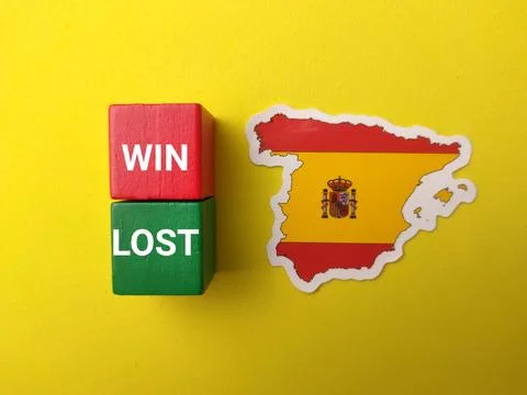 A Spain map sticker detailing its flag design lies next to red and green bl.. 库存照片