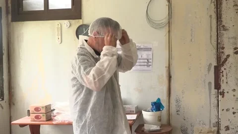 Spain orders confinement of poultry in over 1,000 Spanish municipalities as bird Stock-Footage 320722037