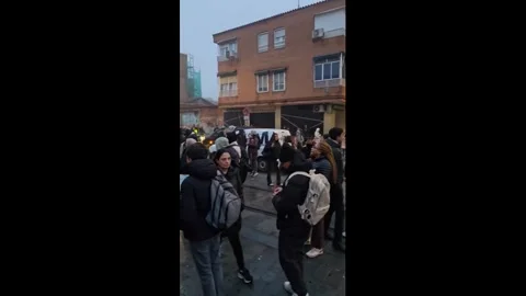 Spain: Overcrowding Forces Temporary Closure of Parla Train Station in Ma... Vidéo 328582779