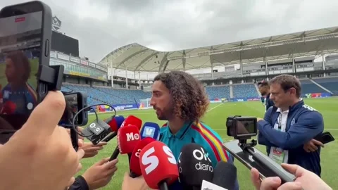 Spain players speak in mixed zone ahead of round-of-32 match against Austria, Lo Video stock 338034511