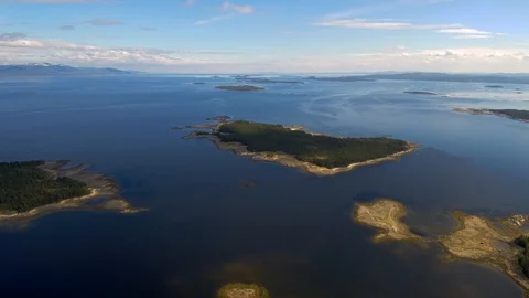 The span of the drone over the islands in the White Sea. Northern landscape. Stock-Footage 104633311