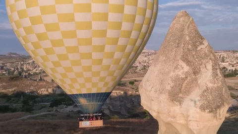 The span of a large yellow balloon, in a basket of people, close-up. Stock Footage 105474698
