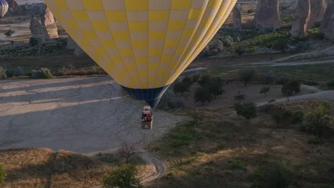 The span of a large yellow balloon, in a basket of people, close-up. Cappadocia. Stock Footage 105507021