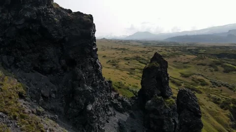 Span over narrow volcanic rocks 库存影片 168151778