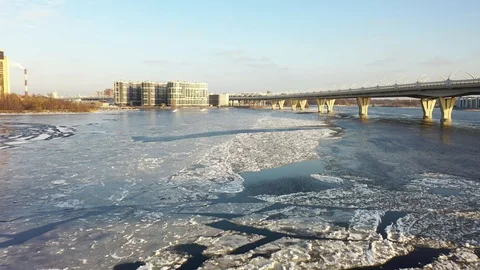 Span under the bridge. Aerial view of the Neva river in winter Stock-Footage 124360118