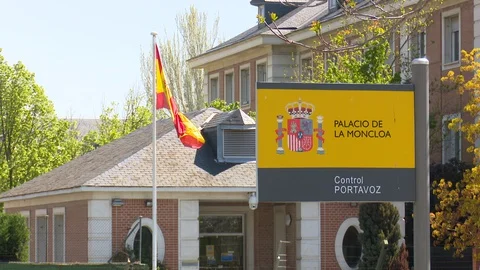 Spanish flag waved in Moncloa palace Stock Footage 129787178