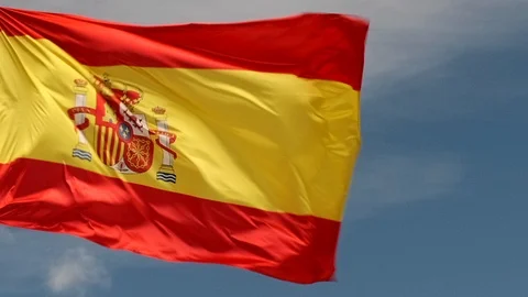Spanish flag waves and flies over blue sky Vidéo 107271128